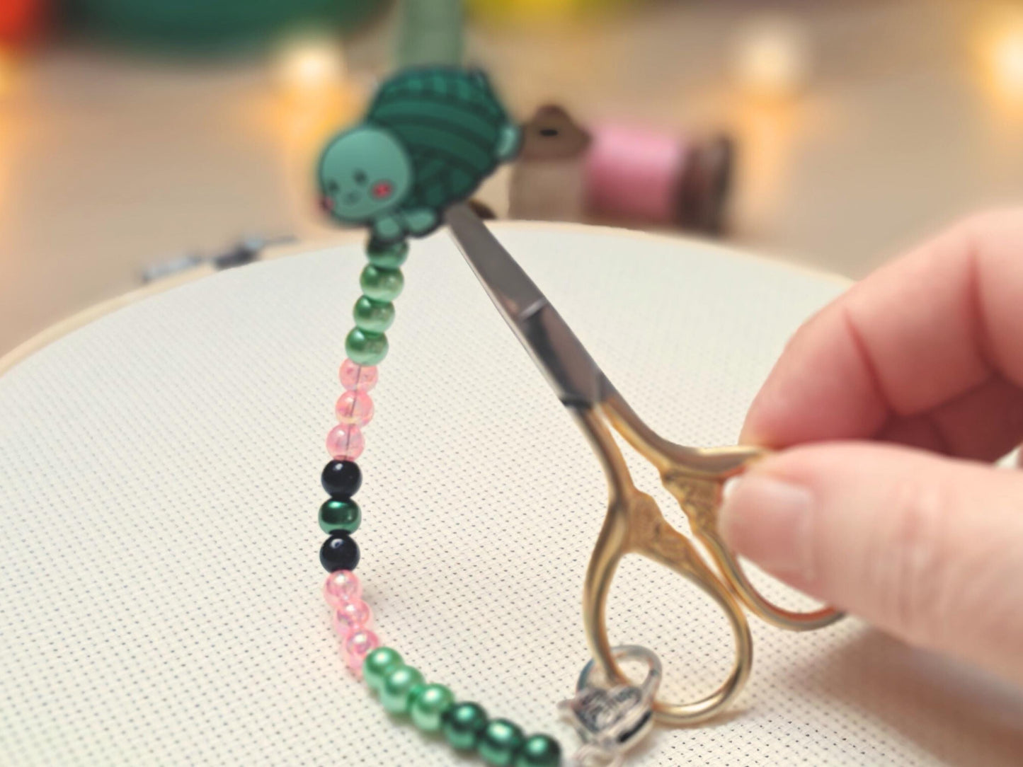 Turtle Scissor Fob with Protection Bead, Yarn Creature Scissor Keeper, Embroidery Sewing Crochet Knitting Notion, Project Bag Tool, Gift