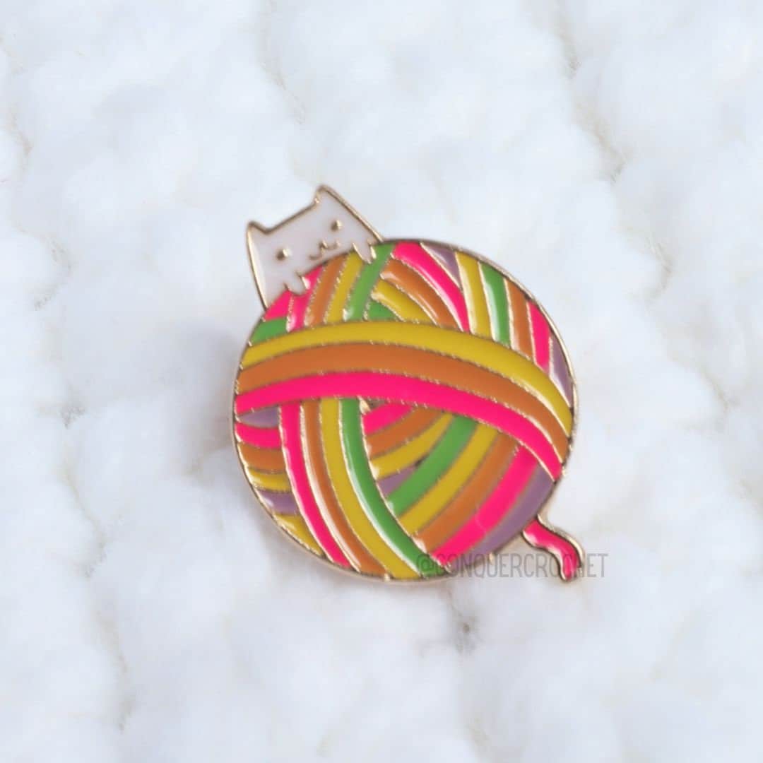 Fun Yarn Ball And Cat Pin Badge