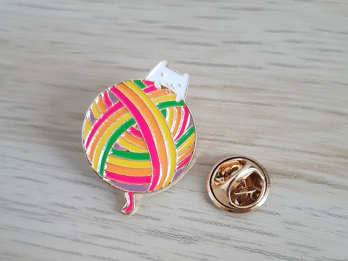 Fun Yarn Ball And Cat Pin Badge