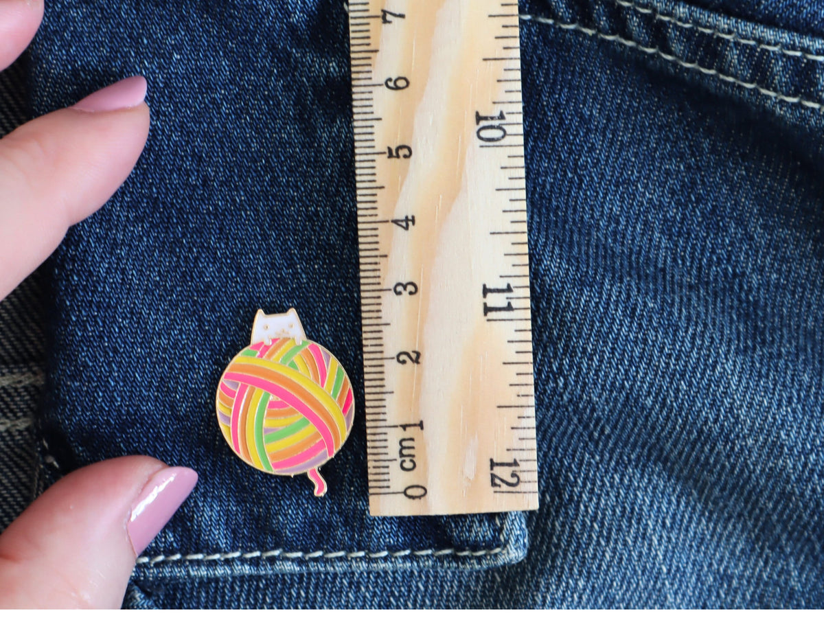 Fun Yarn Ball And Cat Pin Badge