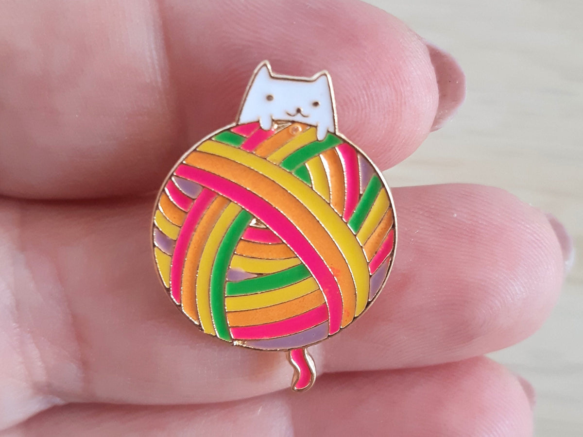 Fun Yarn Ball And Cat Pin Badge