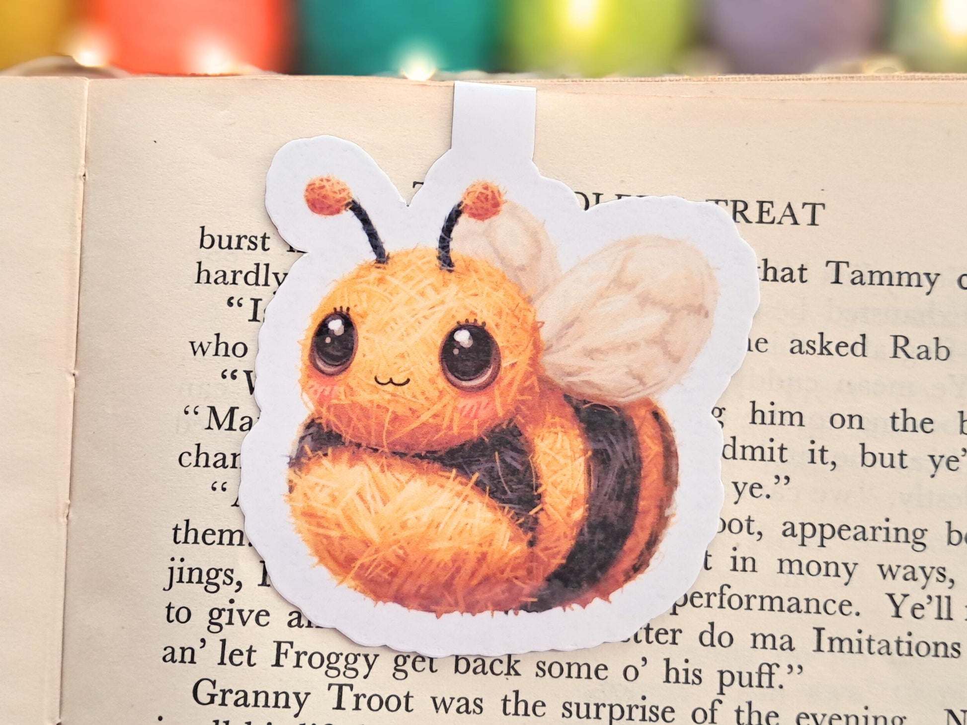 Bee Magnetic Bookmark, Yarn Pals Bronwen Bee, Bookish Accessory Page Marker Keeper, Crocheter Knitter Gift, Spring Gardener