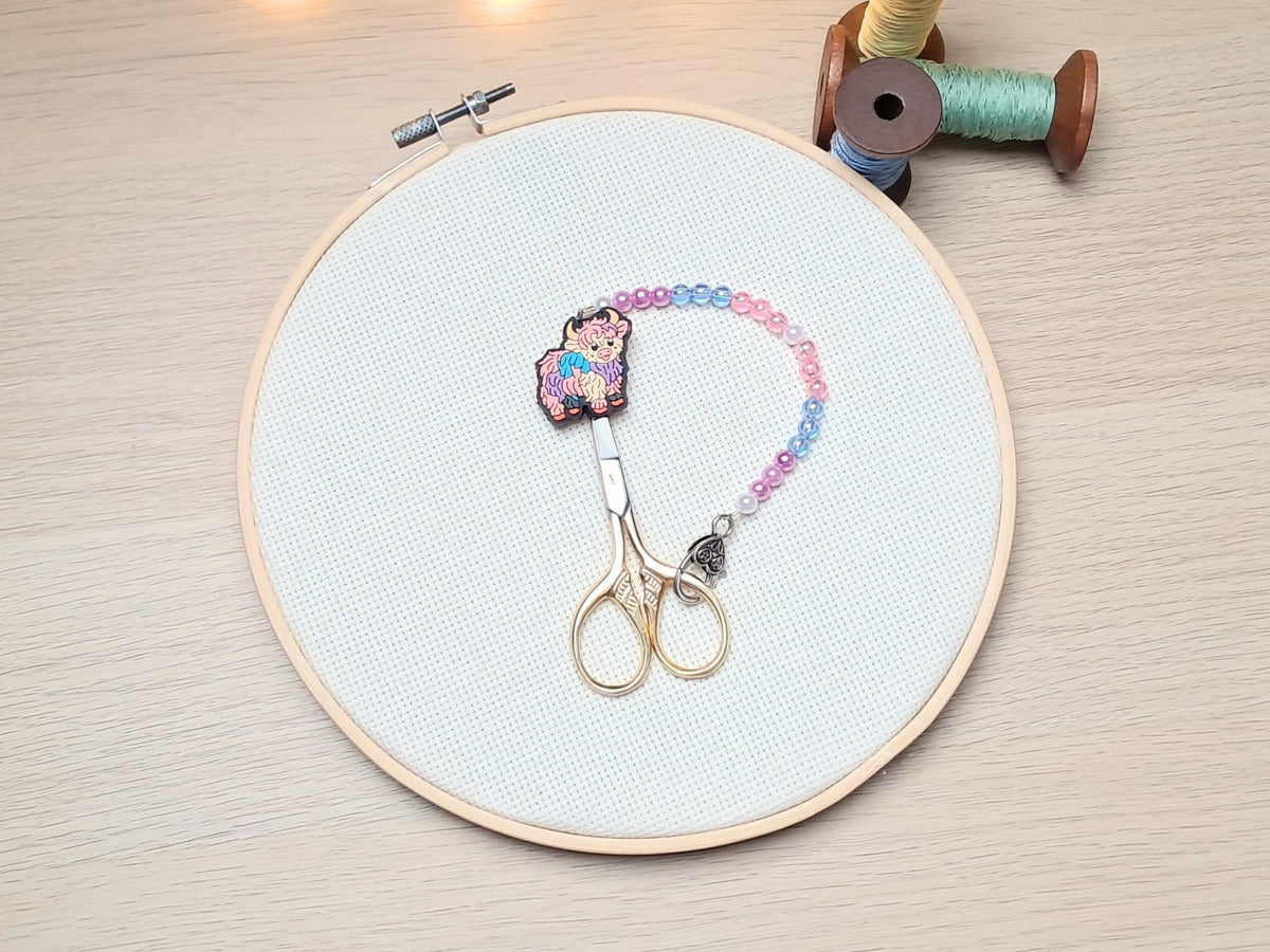 Highland Cow Scissor Fob and Protection Bead, Rainbow Coo Safety Scissor Keeper, Embroidery Sewing Crochet Knitting Notion, Project Bag Tool