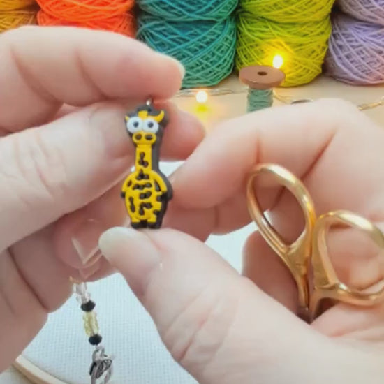 Giraffe Scissor Fob with Scissor Protection