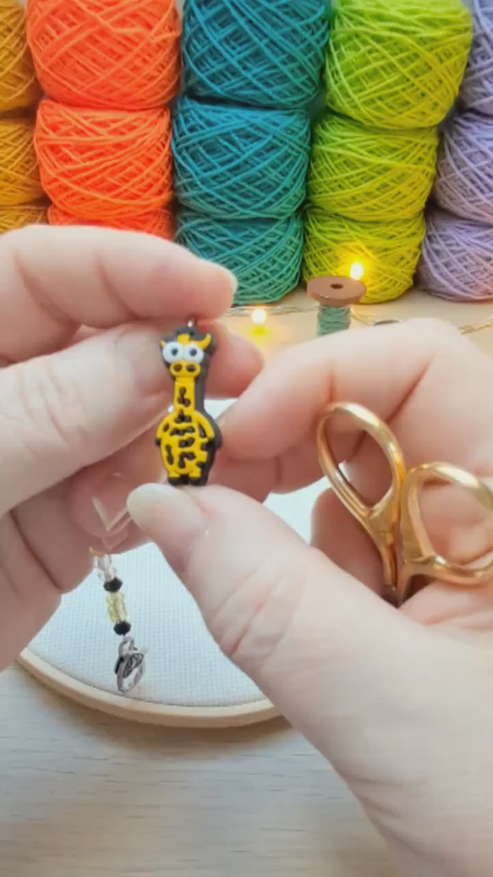 Giraffe Scissor Fob with Scissor Protection